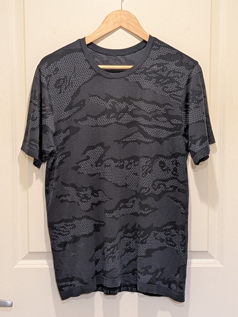 GUC Lululemon Athletica M Metal Vent Breathe Men's Athletic Tee Shirt